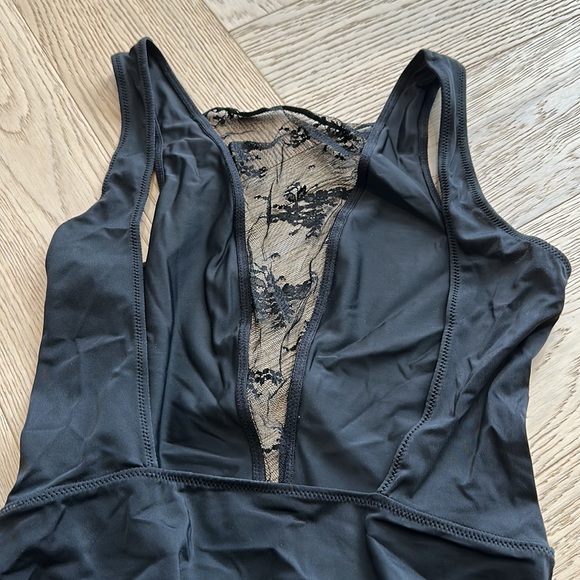 Dynamite lace spandex bodysuit - Picture 4 of 4